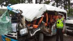 Travel tabrak truk di Tol Cipularang, tiga orang tewas di lokasi